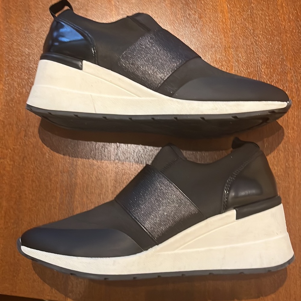 !!!LAST CHANCE!!!Aldo-Like-new platform sneakers, slip on design in black&white.